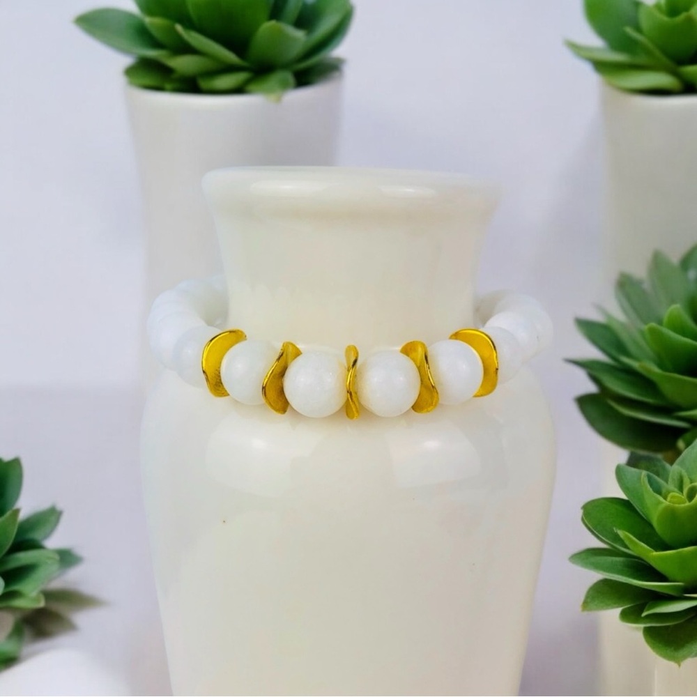 GEMSTONE | White Jade Elegant White and Gold Beaded Bracelet